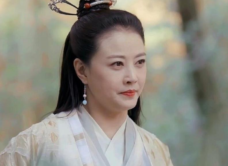 港姐关之琳李嘉欣周海媚,李嘉欣与周海媚哪个更胜一筹