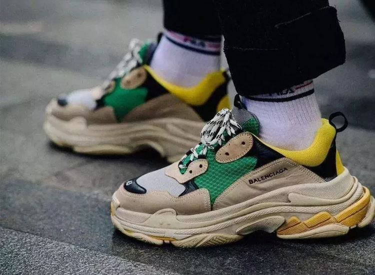 你的阿迪耐克可能是假的？原来鞋代购他们的货源都来自这里