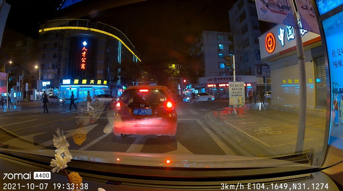 70迈行车记录仪a400a500哪个好,70迈行车记录仪a400怎样查看回放