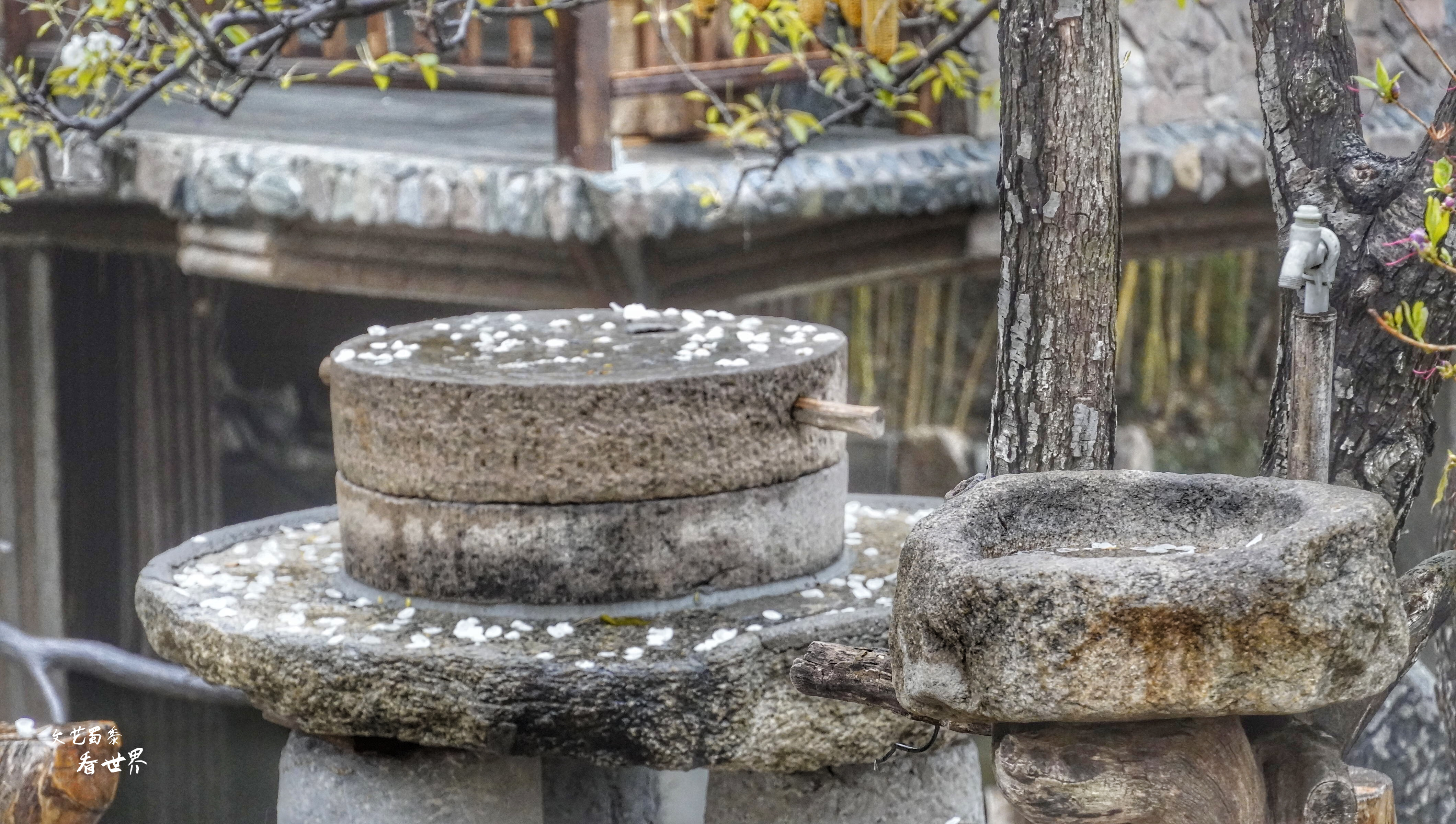 因《舌尖上的中国》而为人所知，刚刚的四月飞雪又让它美成了仙境