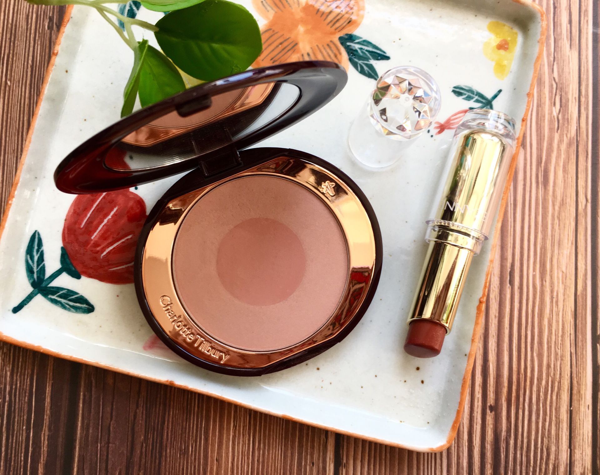 润唇膏和口红如何搭配,日常搭配需要几支口红