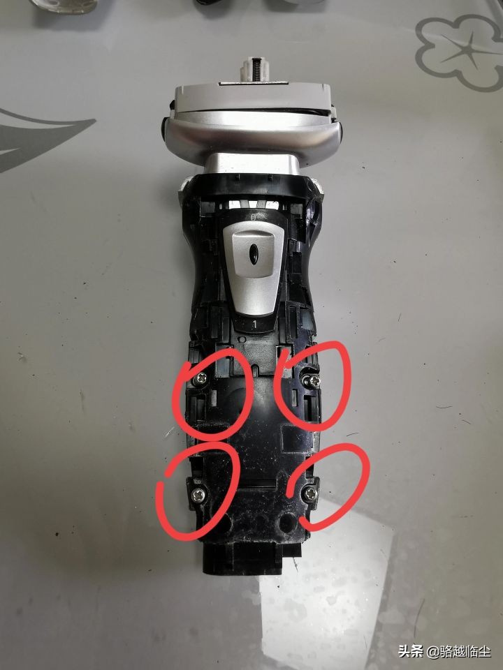 松下剃须刀rw30如何更换刀头,松下es-rw30更换电池教程