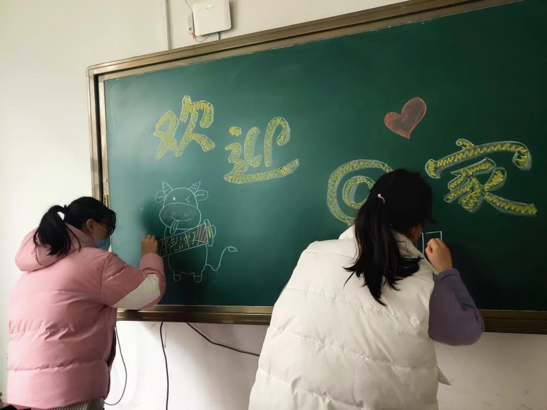 画画的baby幼儿园作品,画画的baby绘画作品