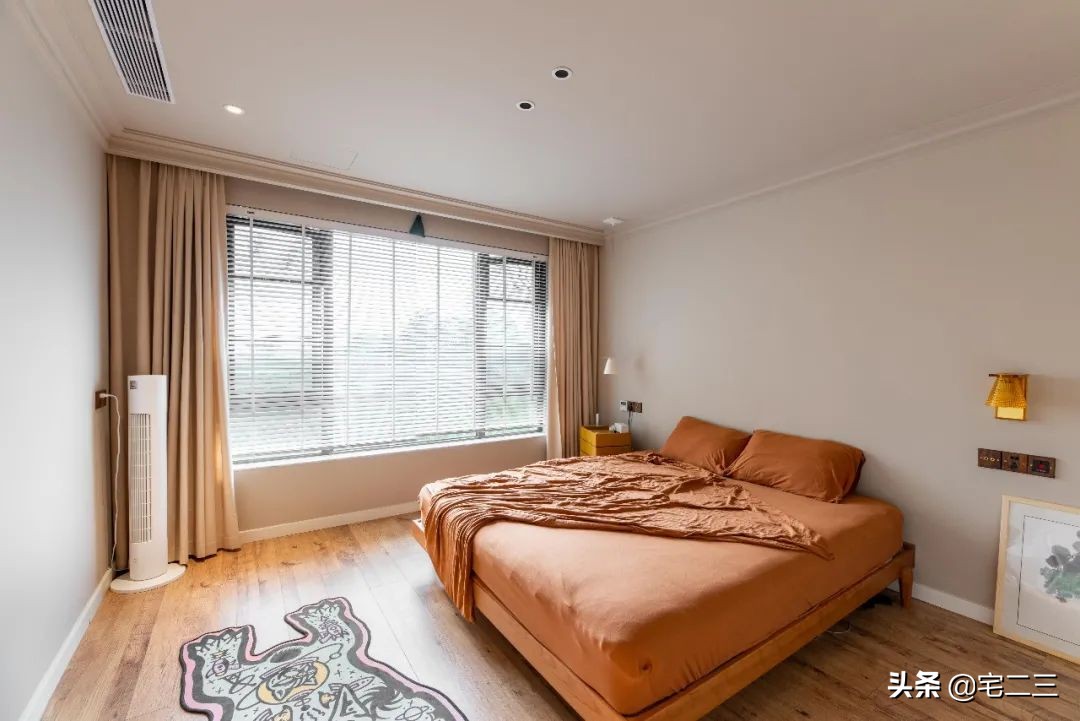 霓虹灯下，他们的“摇滚之家”