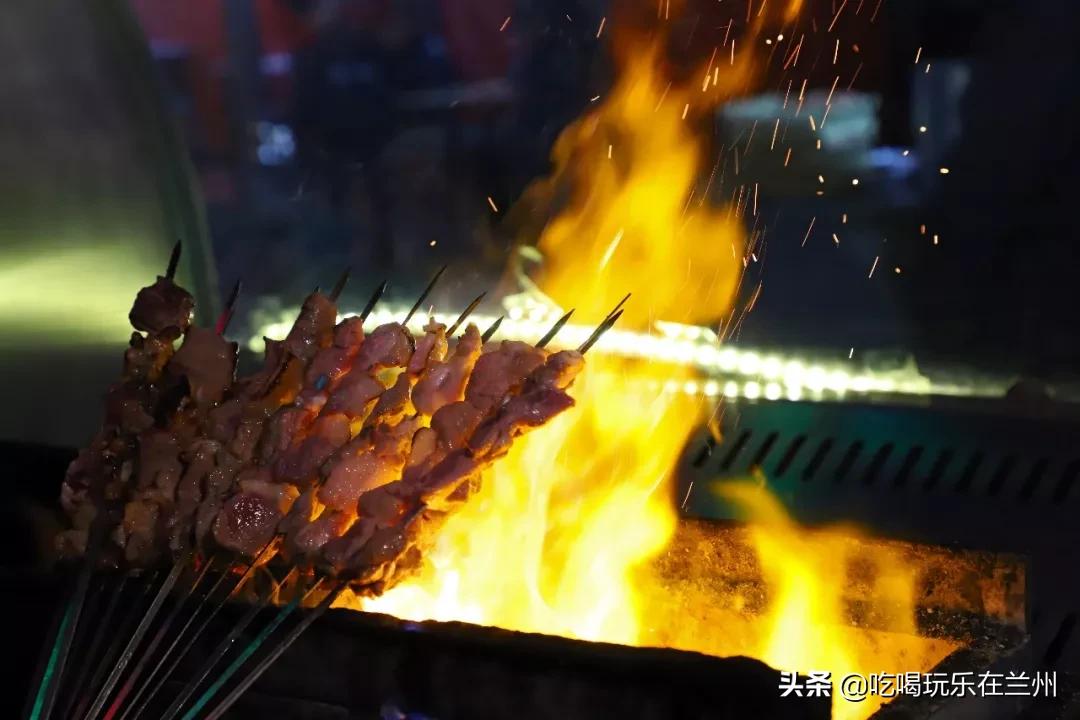 来兰州必须打卡的地方南门夜市,兰州必打卡夜市好去处