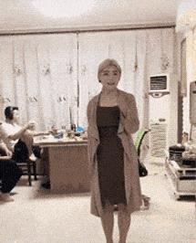 搞笑gif趣图姑娘有话好好说别动手,开心一刻gif搞笑动图