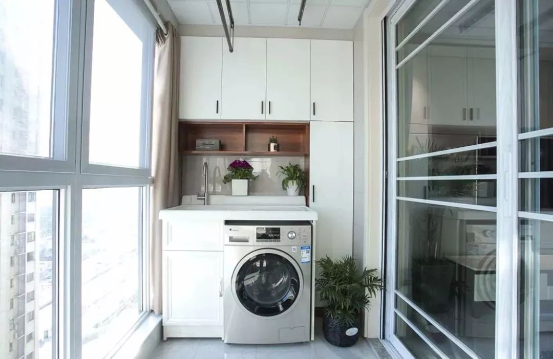 小阳台需要装洗手盆吗,阳台放拖把池好还是洗手盆好