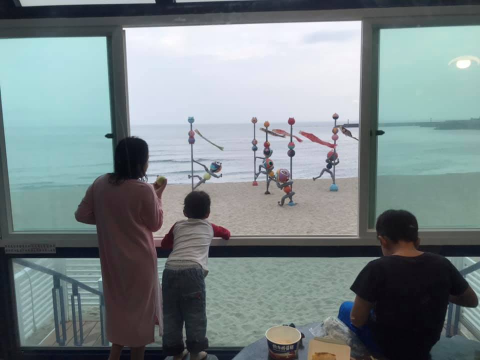 1岁女宝宝打针痛哭,1岁萌娃打针看到妈妈心疼大哭