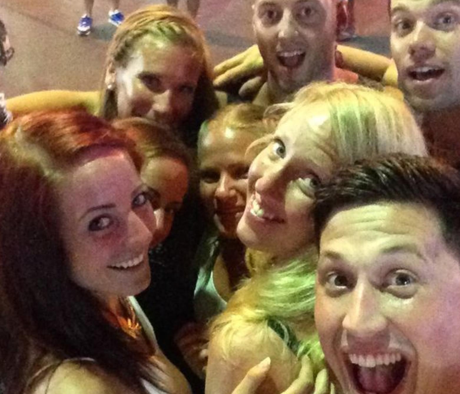 小伙离婚后买彩票中了5000万,买彩票中大奖环游世界