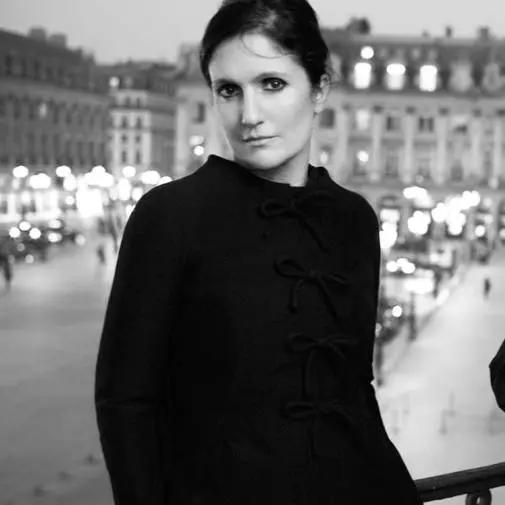 Z世代实验室｜时尚百年沉浮，那些乘风破浪的姐姐们依旧站在浪尖