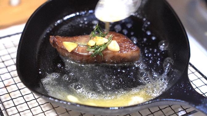 煎牛排大火会糊吗,煎牛排温度高黄油糊了