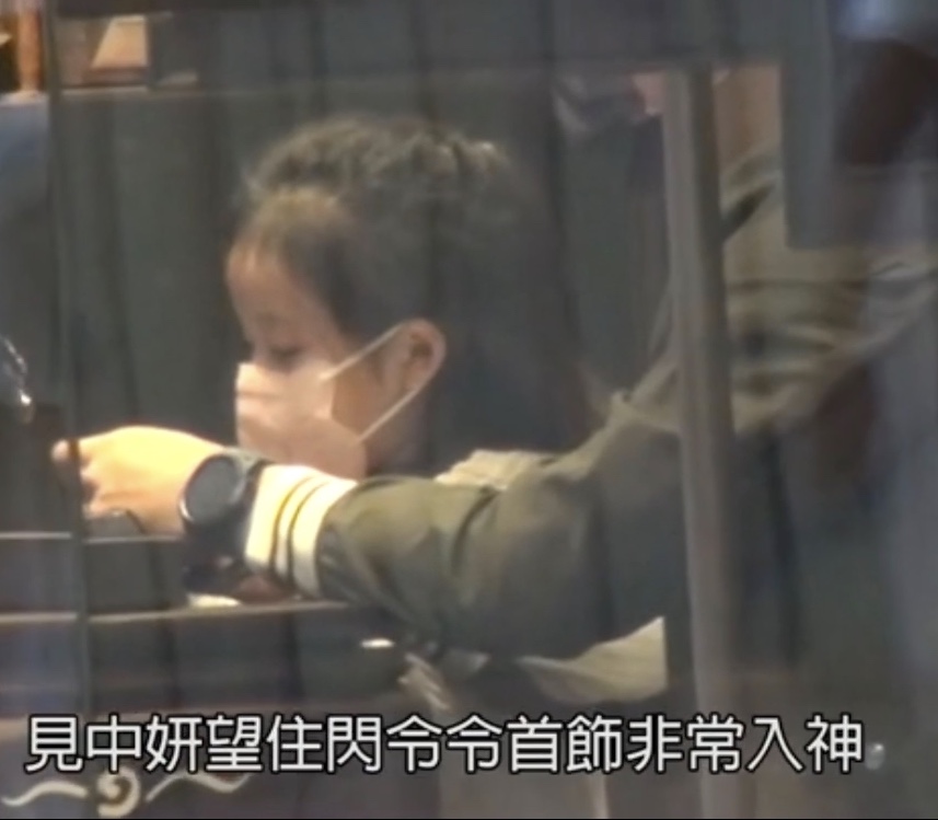 霍启刚晒与郭晶晶甜蜜合照,霍启刚为郭晶晶庆40岁生日