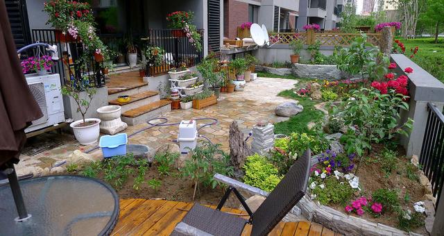 亲戚买1楼送院子，简单的改造，邻居经过都说羡慕，太美了