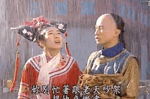 小燕子紫薇因为香妃被关大牢,小燕子紫薇被泡冷水