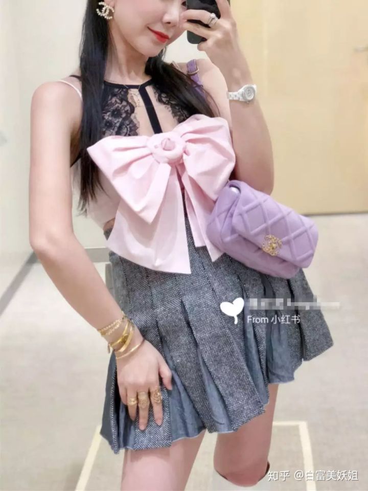 小红书上晒奢侈品的女孩为什么那么多？