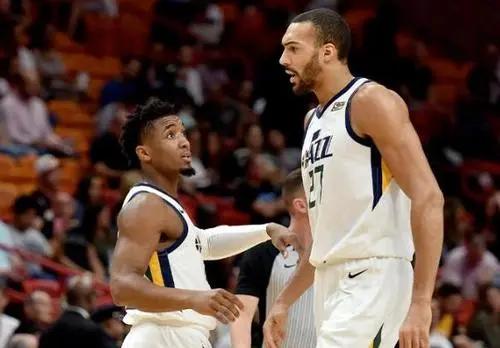 詹姆斯球衣卖出天价,老詹的影响力