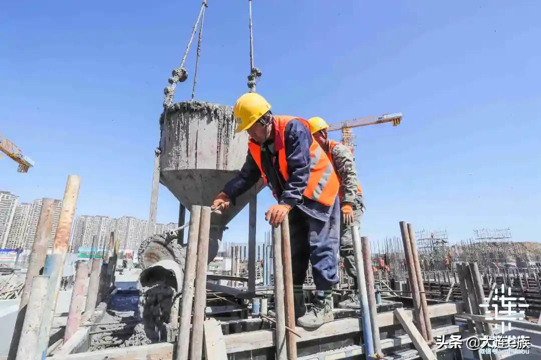 大连专业足球场,大连梭鱼湾专业足球场