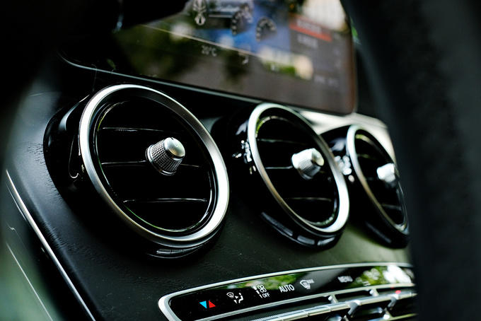 奔驰c级180落地多少钱,豪华奔驰180