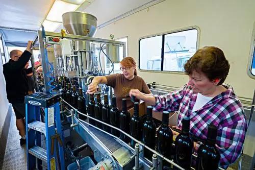 白葡萄酒的酿造工艺流程,酒庄葡萄酒的酿造方法及制作步骤