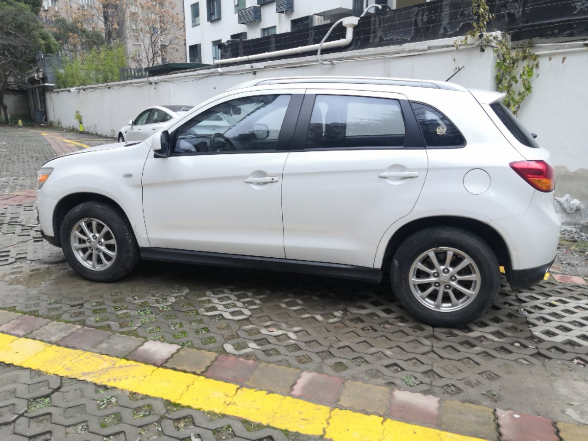 三菱asx劲炫2013款2.0lcvt两驱精英版,三菱劲炫asx一公里多少油钱