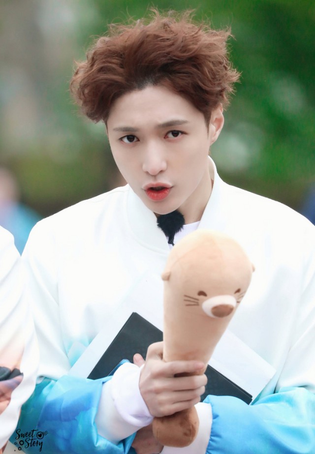 张艺兴羊心,张艺兴小羊玩偶出现了几次