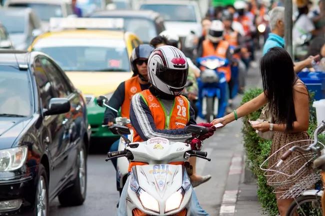 曼谷街头的摩托车出租乱象与帮派争斗