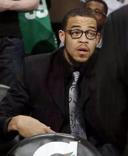 球星伦纳德背影,球星背后