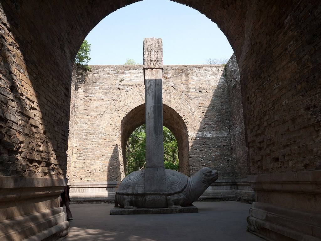 阳山碑最大的石碑,阳山上的巨大碑材