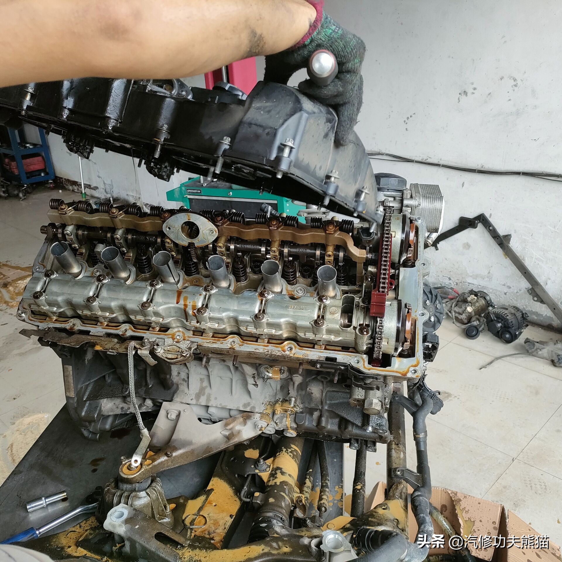 宝马e90325i2007款,宝马e90漏机油通病