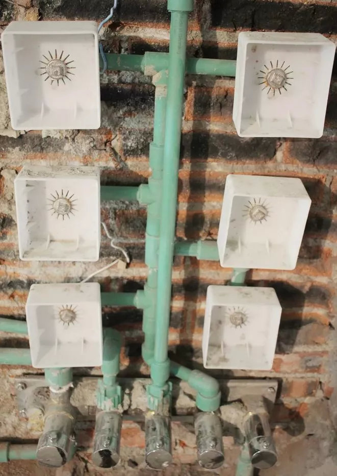 美观实用花洒,花洒入墙式暗装好还是明装好