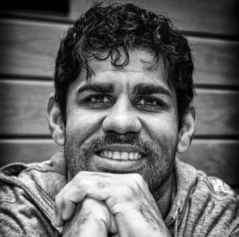 我有一个特别喜欢的老师,一个喜欢足球的体育老师