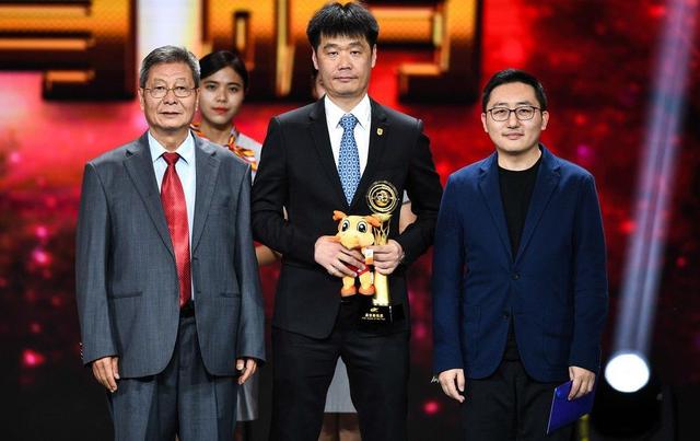 董路评价中国青训基本功,董路李霄鹏李铁