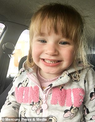 英国母亲拍女儿视频惊现已故父亲声音，女儿经常声称：家里有鬼！