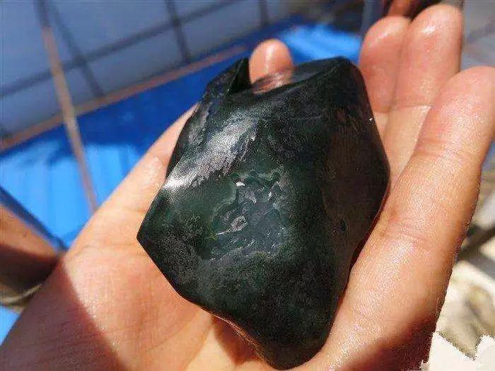 赌石冰种翡翠,翡翠赌石高冰种