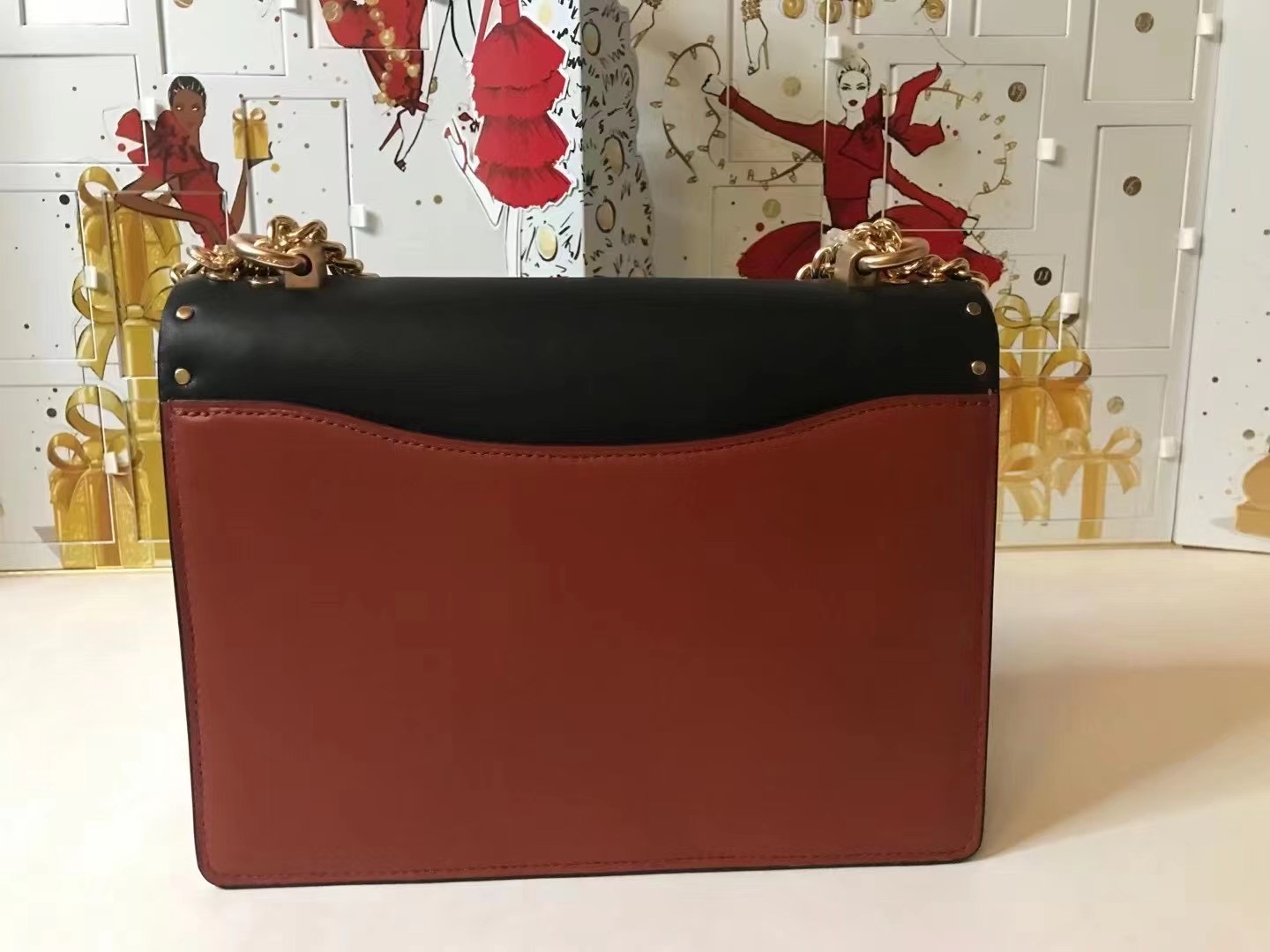 coach奥莱包值得买吗,coach奥莱款和专柜款哪个值得购买