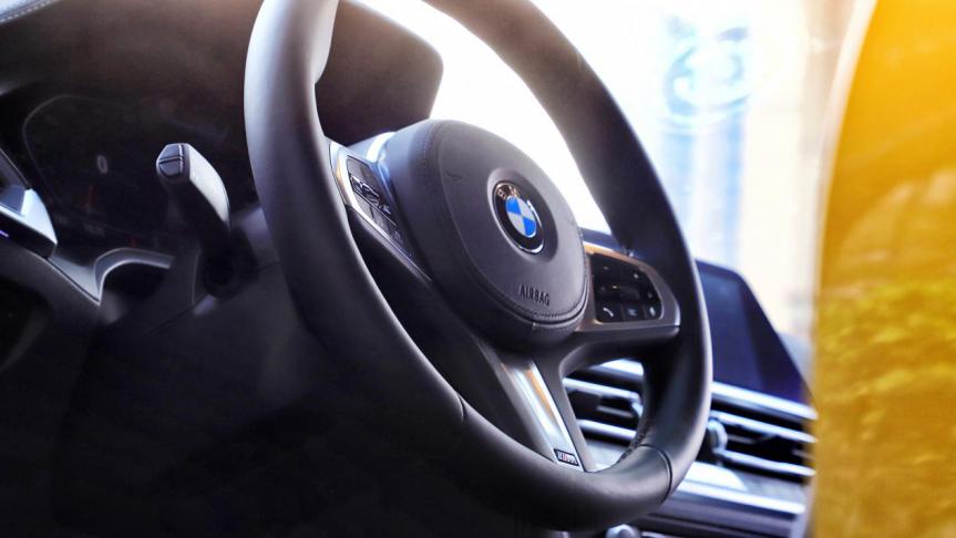 2022款宝马325i曜夜版试驾视频,车评宝马320i