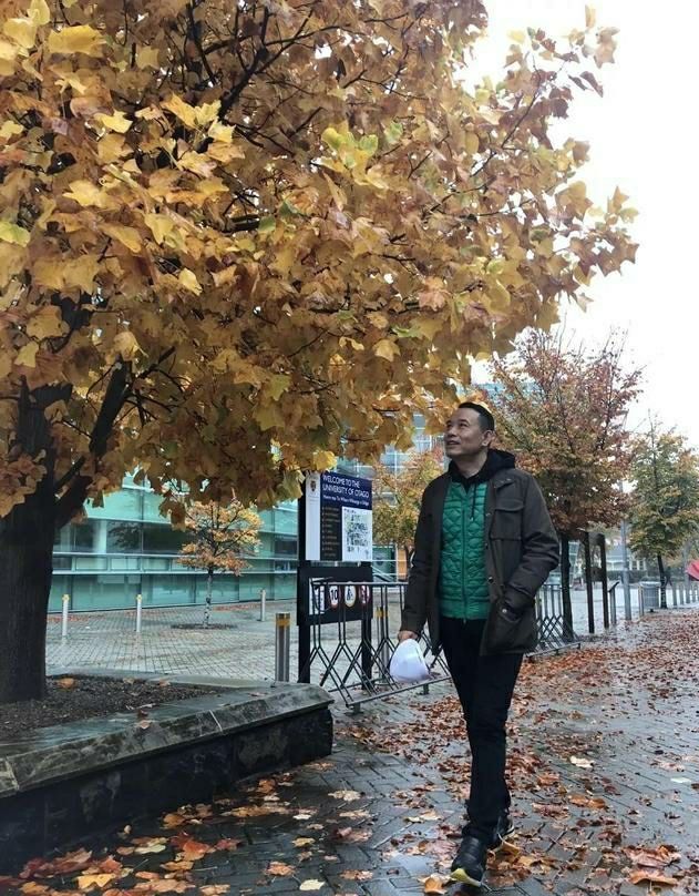 发现母亲与异性聊天你会怎么处理,女儿发现妈妈暧昧信息会怎么办