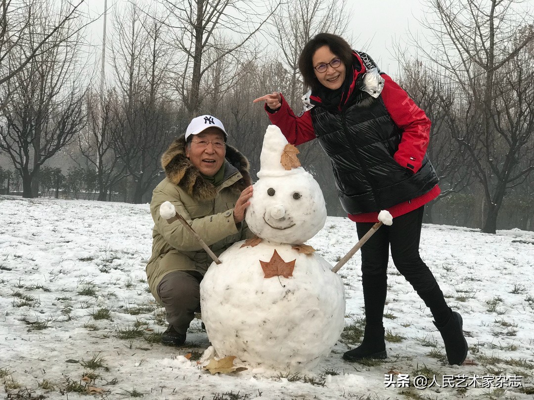 她是80年代长影厂当家花旦，19岁因报幕被选中出演平原游击队，中年无戏可拍，复出电影由钟南山担任顾问