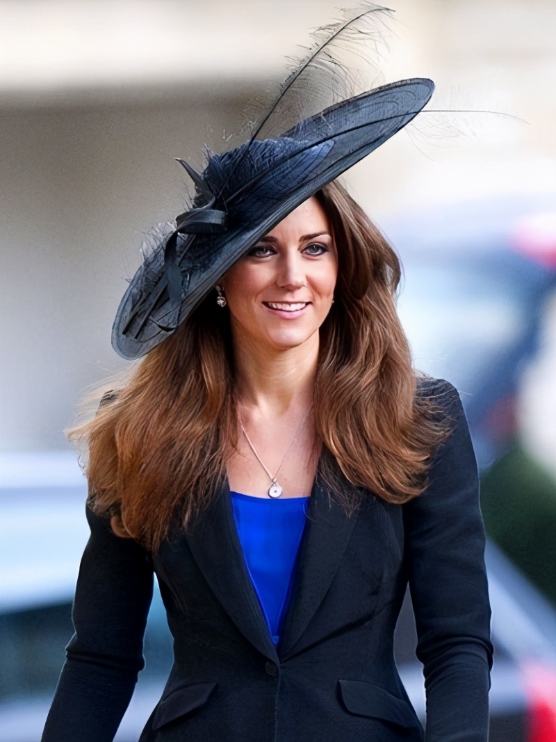 凯特王妃戴戴安娜王妃头饰,凯特王妃戴的是什么头饰