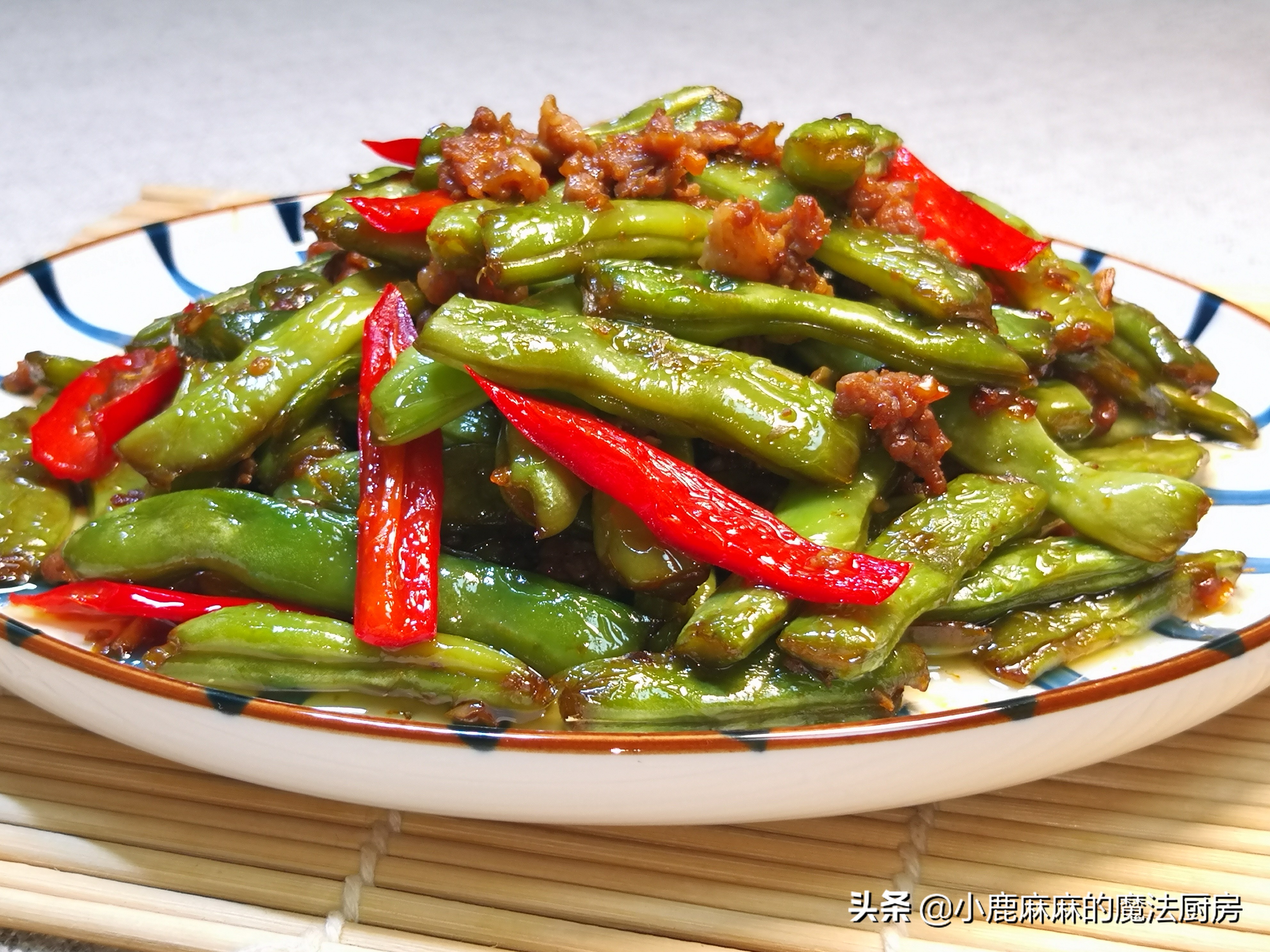 少油干煸四季豆炒盐菜的做法,超好吃的干煸四季豆不焯水不过油