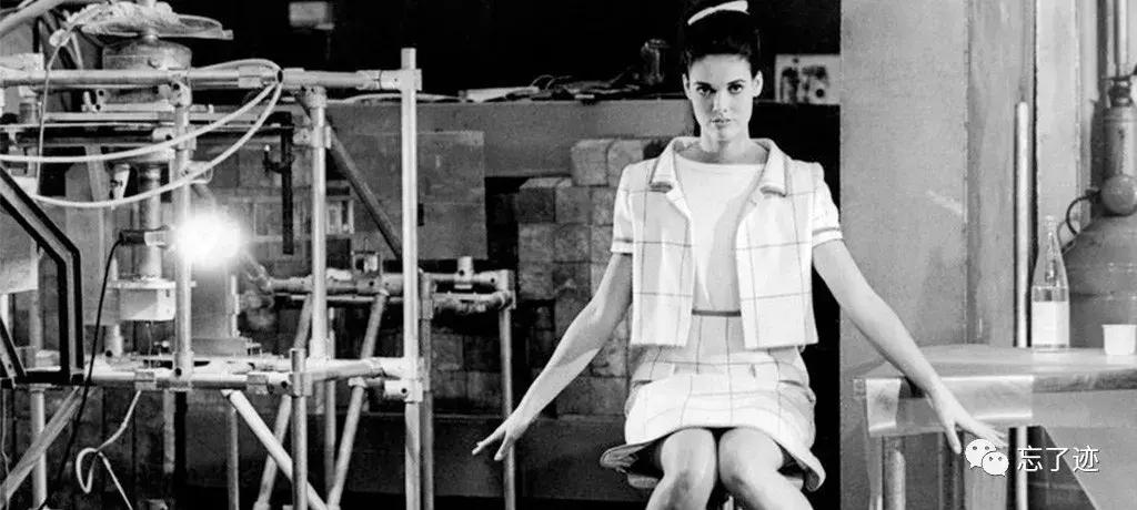 太空时代服装图片,太空科学实验服