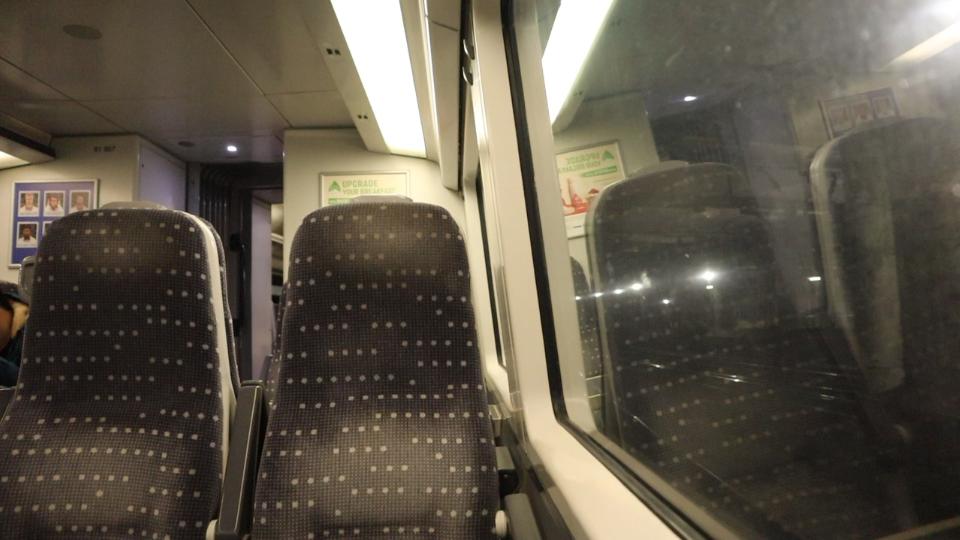 票价100块的欧洲超短线！座椅比国内廉航还窄，坐几分钟都受不了