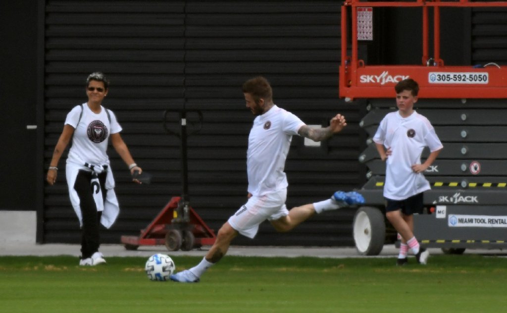 贝克汉姆55分身材,贝克汉姆三儿子克鲁兹肌肉