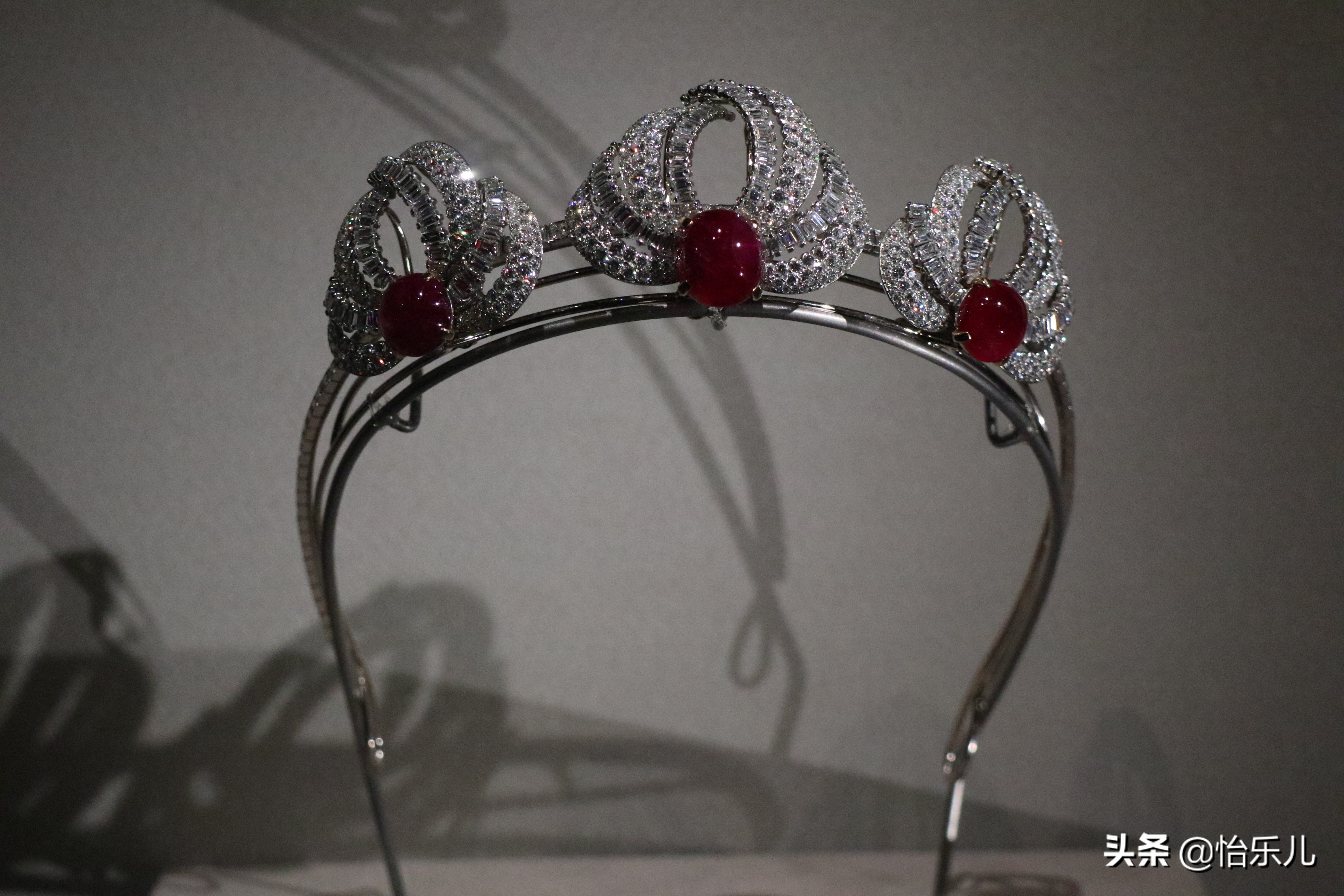 刘嘉玲钻石发冠,刘嘉玲戴的珍珠