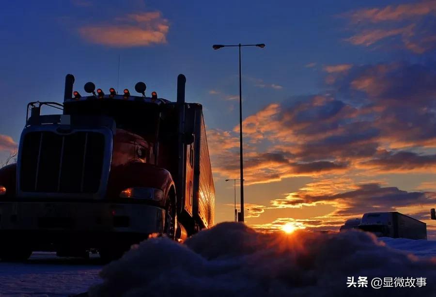 货运司机被挤压,被货车挤下高速的司机怎么样了