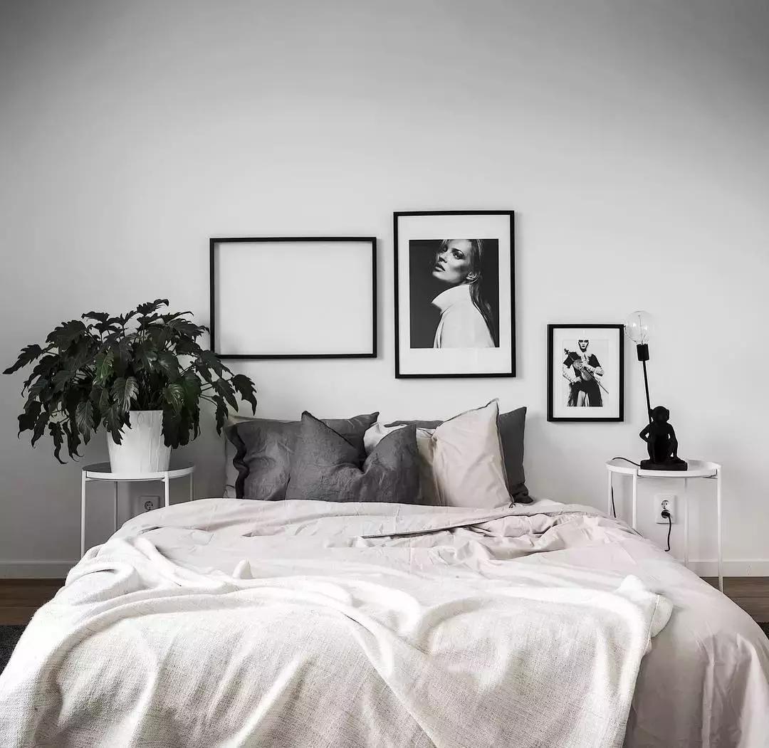 客厅里挂结婚照好不好,结婚照挂在客厅的沙发上面好吗