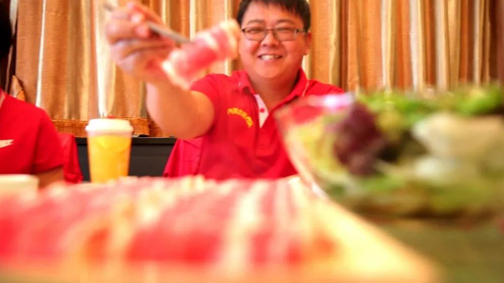 小肥羊大骨浓汤涮羊肉,小肥羊大爱无疆