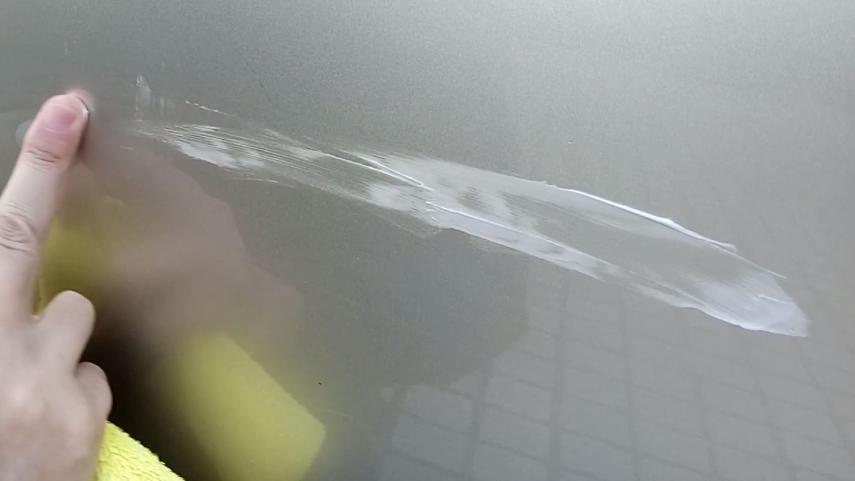 车上轻微的划痕用牙膏可以吗,车上有划痕用蜡可以去掉吗