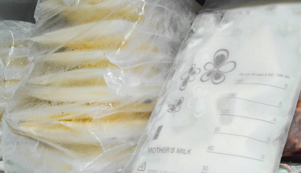 解冻母乳的正确方法你真的会吗？有2种方式用不得，当心吃坏孩子