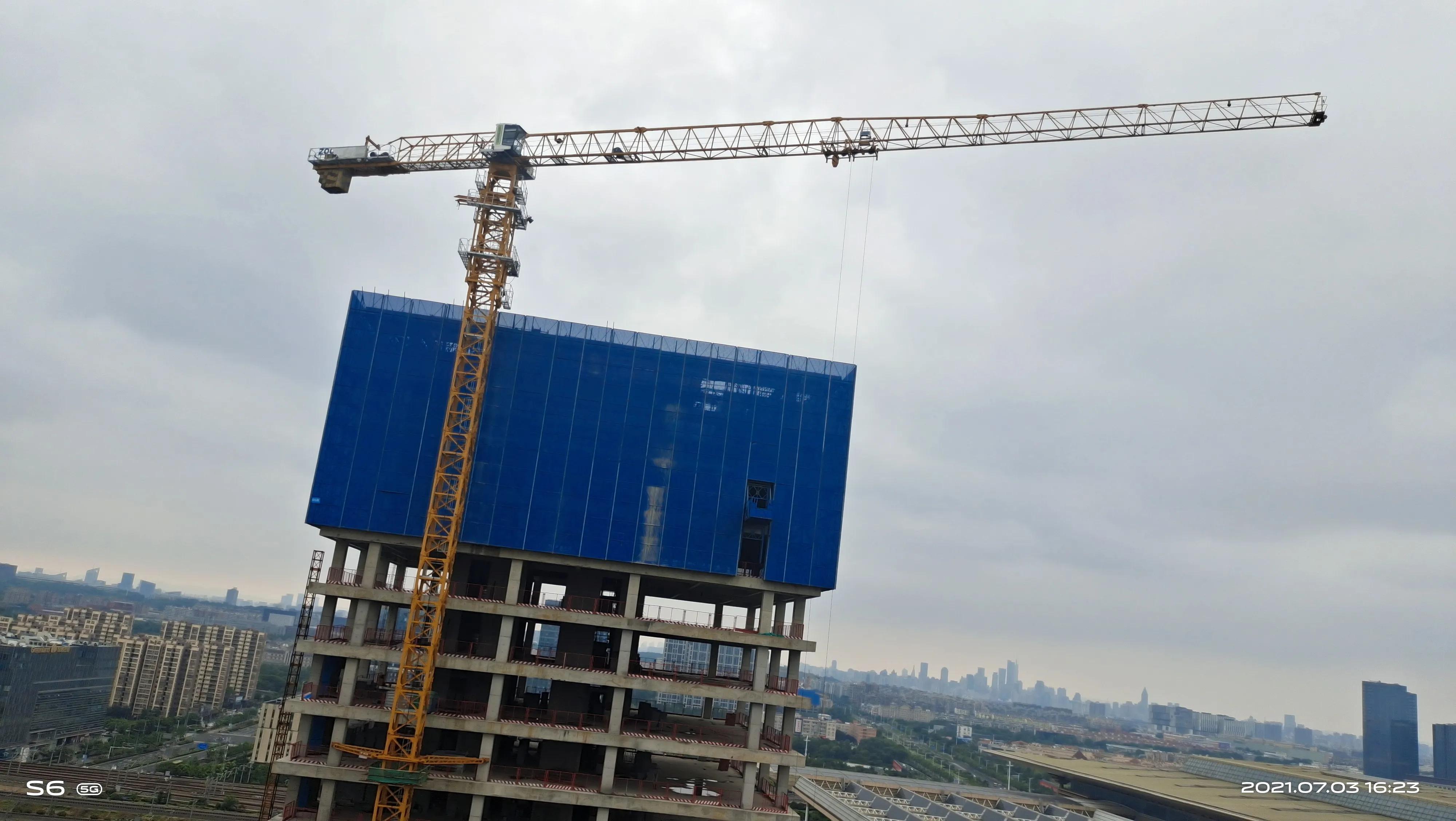 记录工地塔吊司机日常生活,工地电梯升降机司机生活